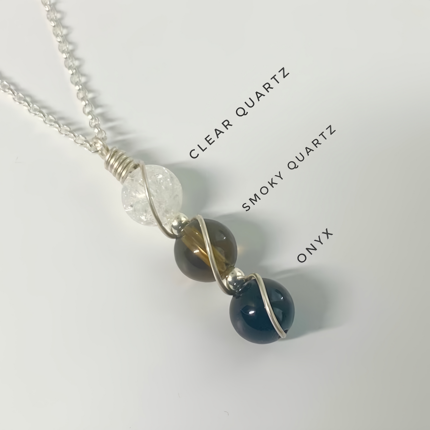 Collier avec pendentif en argent sterling 925 et cristal naturel de guérison, motif tissé à la main.