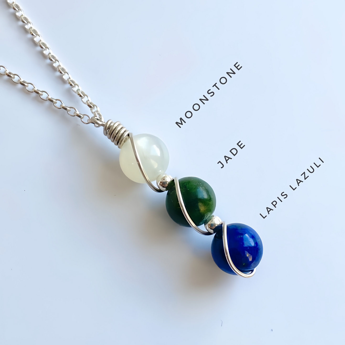 Collier avec pendentif en argent sterling 925 et cristal naturel de guérison, motif tissé à la main.