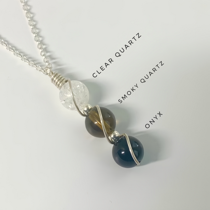 Collier avec pendentif en argent sterling 925 et cristal naturel de guérison, motif tissé à la main.