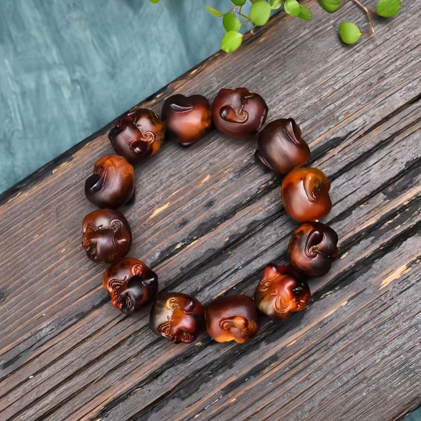 Perles bouddhistes faites main avec ambre gris | Bijoux de guérison naturels rouge cerise pour la paix mentale et l'équilibre spirituel