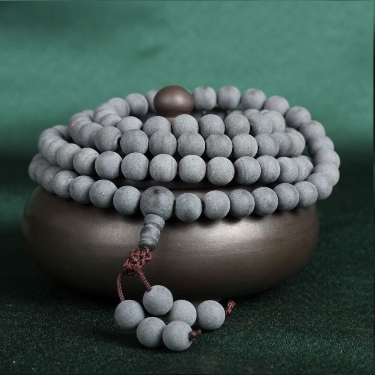 Sacred Buddhist Healing Power: 108 Beads Bodhi Seed Mala Bracelet with Natural Amber for Enhanced Spirituality and Wellness