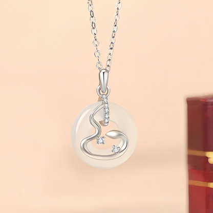 Collier avec pendentif porte-bonheur en argent sterling 925, onyx noir, calcédoine et boucle de paix, année du serpent