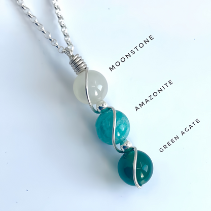 Collier avec pendentif en argent sterling 925 et cristal naturel de guérison, motif tissé à la main.